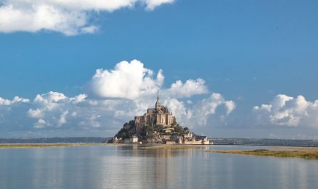 Речен круиз „ОТ ПАРИЖ ДО НОРМАНДИЯ“ с посещение на къщата с лилиите на Клод Моне и абатството Мон Сен Мишел | 9 октомври 2026г. | с полет от Варна