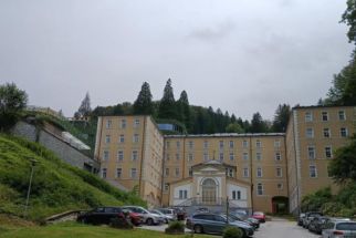 Настаняване в хотел 4*
