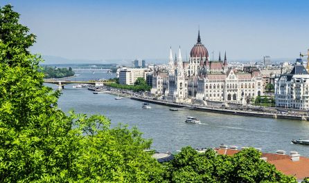 Блясък в Централна Европа с полет от Варна – Будапеща, Прага, Дрезден и Виена