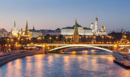 Москва - градът на златните куполи - със самолет и обслужване на български език!