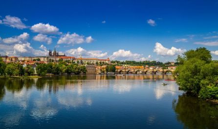 Екскурзия в ЧЕХИЯ - Златна ПРАГА - Специална ваканционна програма за туристи над 55 години и приятели!