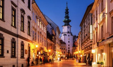 Екскурзия в Словакия - Коледни базари в Братислава, със самолет и обслужване на български език! Полет от Варна!