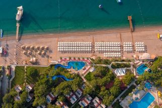 PIRATES BEACH CLUB