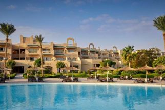 Coral Sea Water World Resort