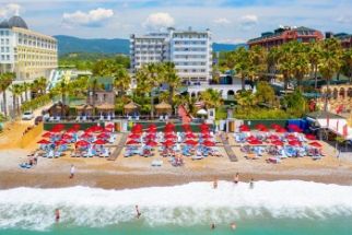 HOLIDAY GARDEN RESORT