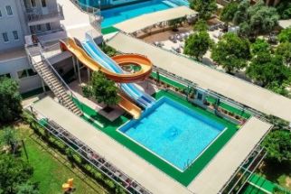 CATS CATTY GARDEN HOTEL